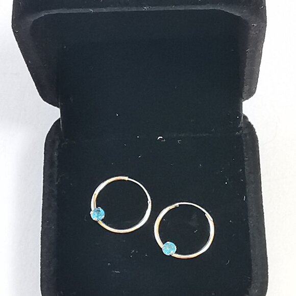 10 Kt Gold 'keeper' hoop Earrings with Blue Topaz stones - Picture 3 of 8